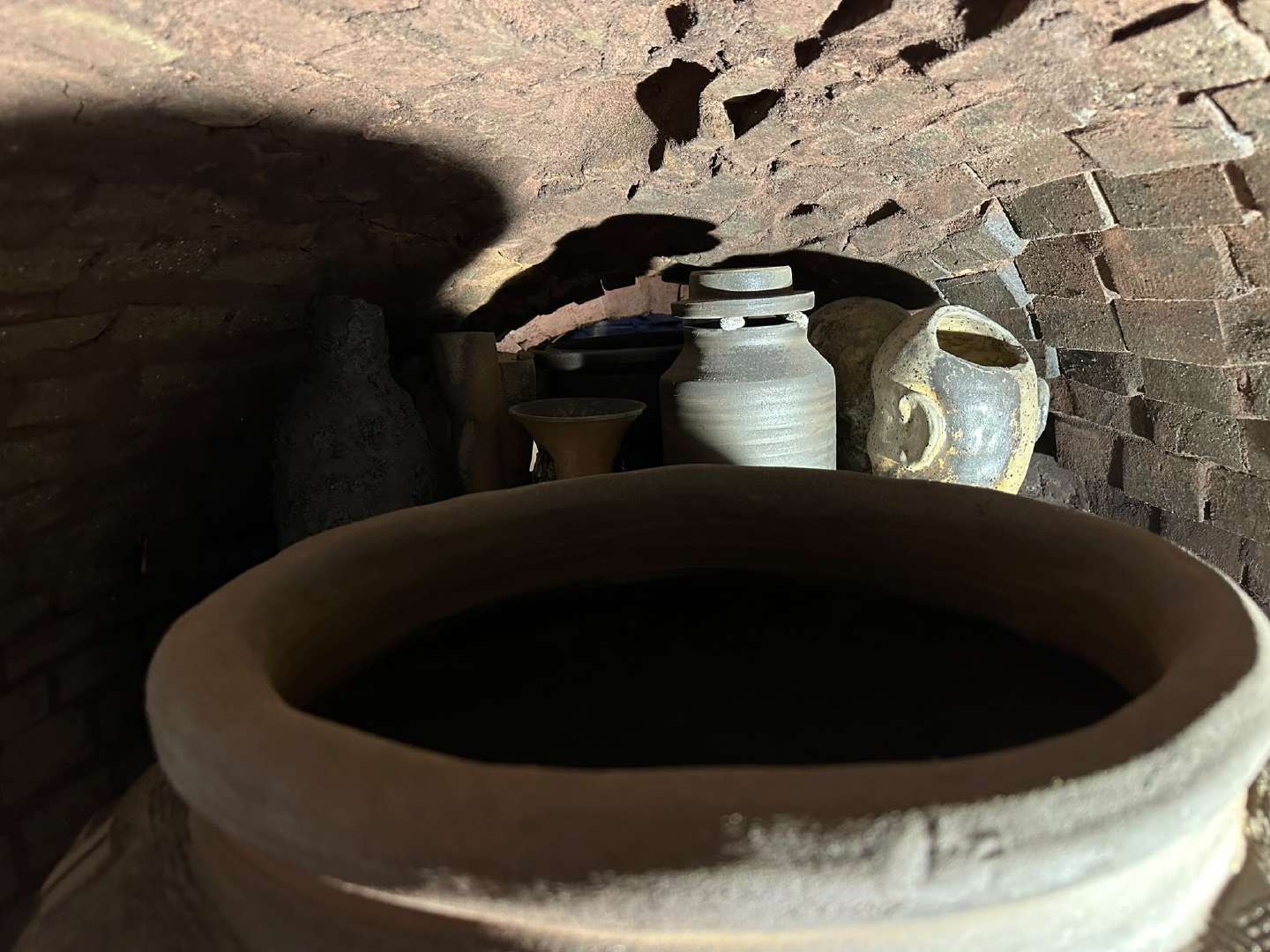 窯の中の大きな壺